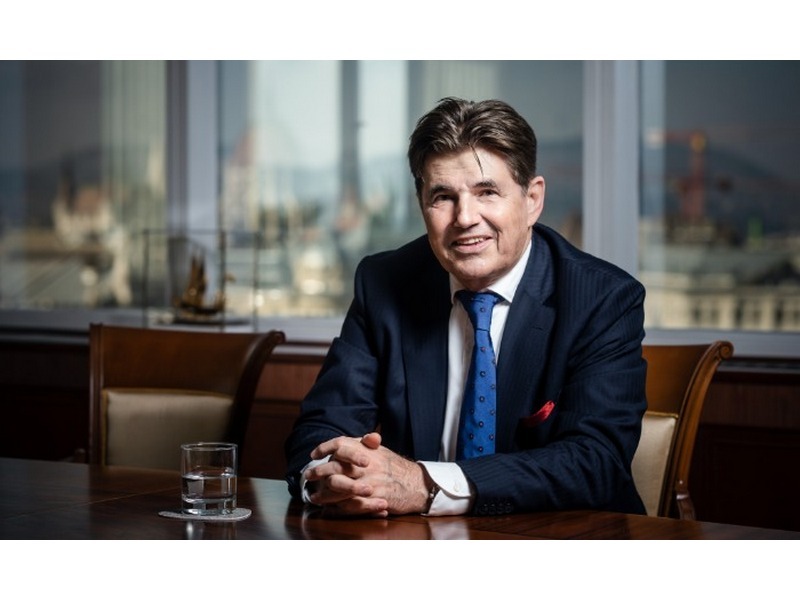 NAGY terveit tettekre váltja